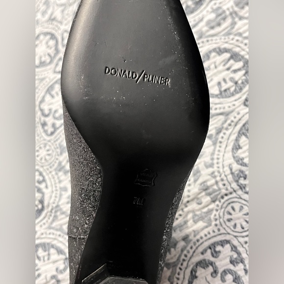 Donald Pliner Laila Booties Silver Glitter Suede Octangular Heel Sz 7M - Picture 8 of 11